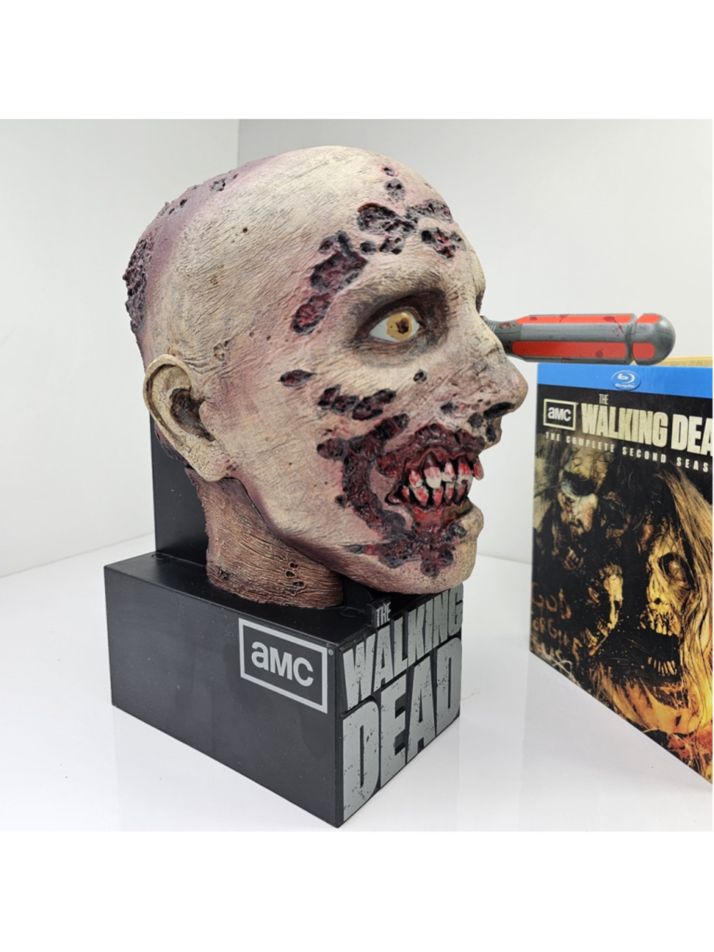 Walking Dead: Season 2 Blu-ray Set, Limited Edition Zombie Head Clean Disks! - Picture 6 of 15
